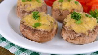 Шампиньоны с начинкой из зелени