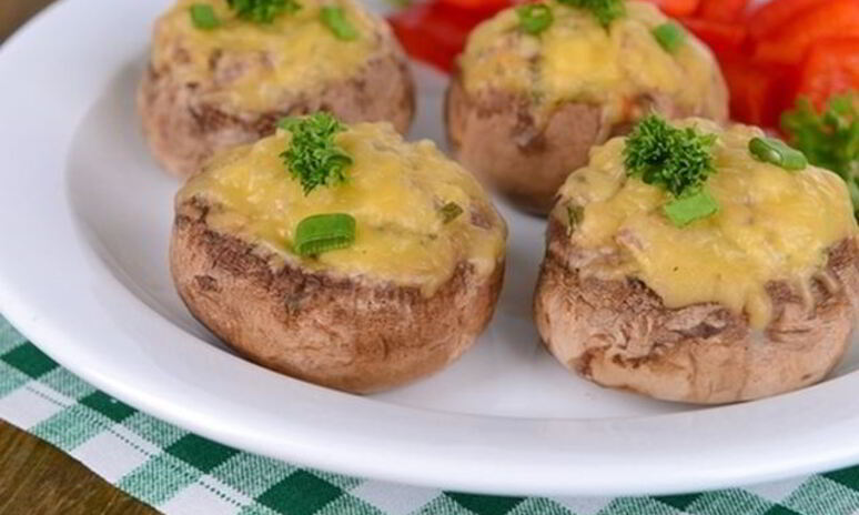 Рецепт шампиньонов с начинкой из зелени