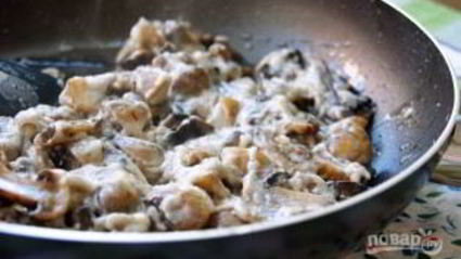 шампиньоны в соусе бешамель