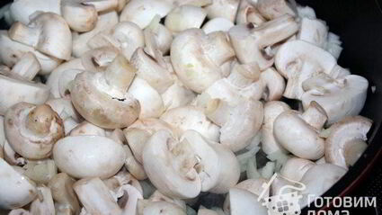 шампиньоны запеченные в сметанно-сырном соусе