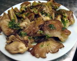 Тушенные грибы сыроежки с рисом