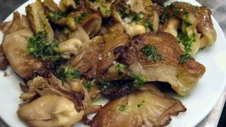 Тушенные грибы сыроежки с рисом