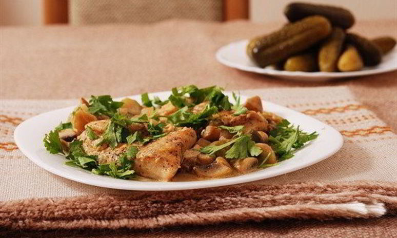 Рецепт тушеных грибов в винном соусе