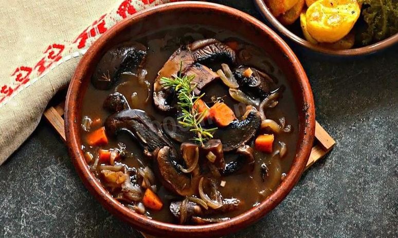 Рецепт тушеных королевских шампиньонов с овощами