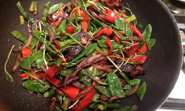 Рецепт удона с овощами, жаренными в соусе мисо