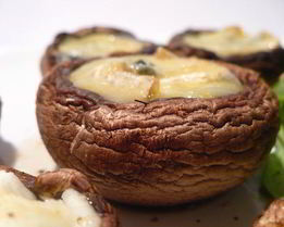 Запеченные фаршированные шампиньоны