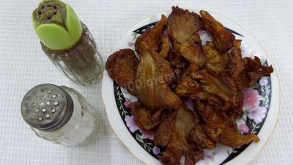 жареные грибы с чесноком