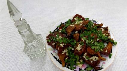 жареные грибы с чесноком