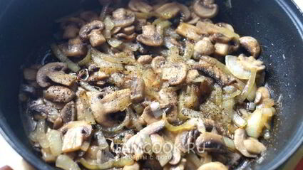 жареные шампиньоны с луком