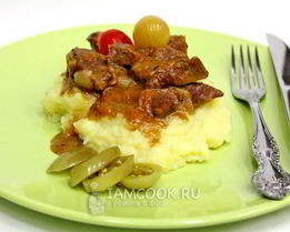 Гуляш из говядины в мультиварке