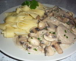 Гуляш из свинины с шампиньонами