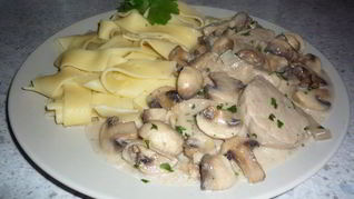 Гуляш из свинины с шампиньонами