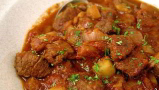 Гуляш из свинины в мультиварке