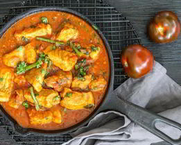 Гуляш из свиной лопатки с помидорами и зеленой фасолью