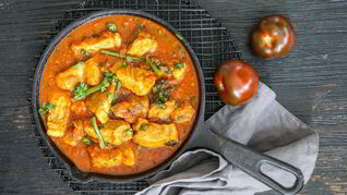 Гуляш из свиной лопатки с помидорами и зеленой фасолью