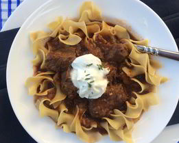 Гуляш с мясом