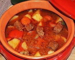 Гуляш с овощами на пиве