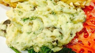 Картофельное пюре с грибами и зеленью
