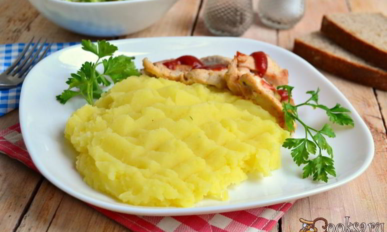 Рецепт картофельного пюре с луком и куркумой