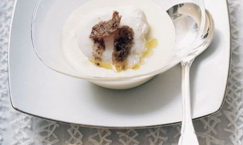 Рецепт картофельного пюре с яйцами пашот и белым трюфелем