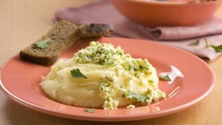 Картофельное пюре с яйцом и маслом