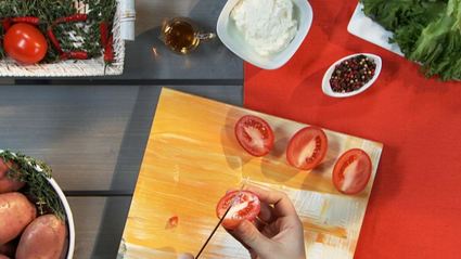 картофельное пюре со сладким перцем и помидорами