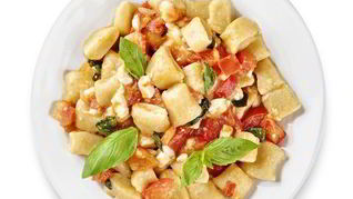 Картофельные ньокки с томатами