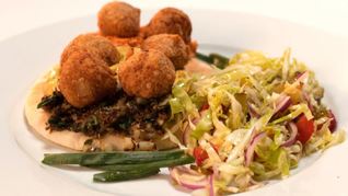 Фалафель с треской и тремя соусами