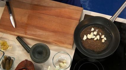 фалафель с треской и тремя соусами