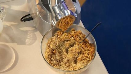 фалафель с треской и тремя соусами