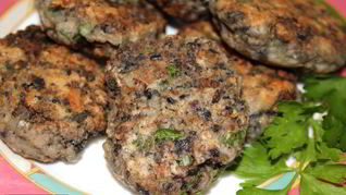 Грибные котлеты из белых грибов с петрушкой