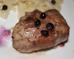 Котлета дарницкая с соусом из смородины