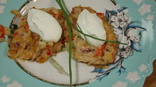 Котлетки из фасоли со сладким перцем и чили