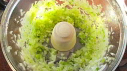 котлеты из лосося с луком