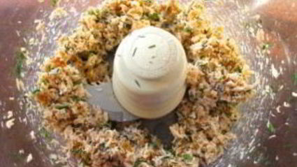 котлеты из лосося с луком