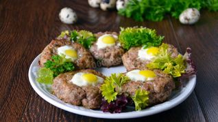 Котлеты Павлиний глаз с перепелиными яйцами