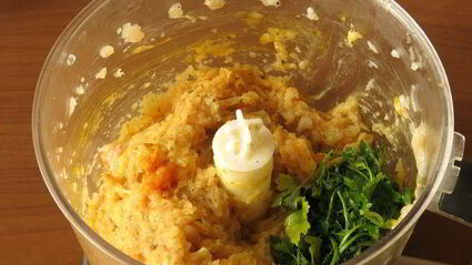 котлеты-привидения с пряным тыквенным соусом