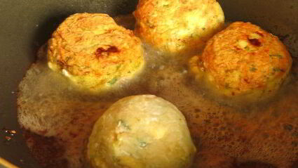 котлеты-привидения с пряным тыквенным соусом