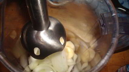 котлеты с розмарином в беконе