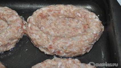 котлеты, запеченные с яйцами