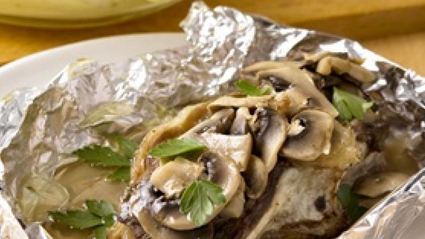 котлеты, запеченные в фольге с картофелем буланжер