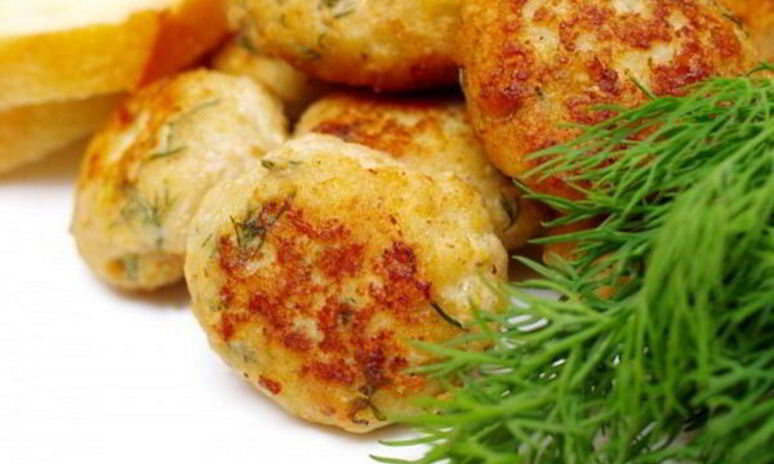 Рецепт куриных котлеток с ананасами и сыром