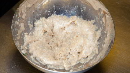 куриные котлеты с пюре и грибным соусом