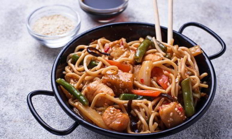 Рецепт лапши удон с курицей и овощами в соусе терияки