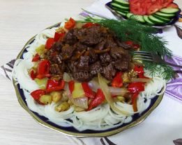 Лапша вок с говядиной и овощами