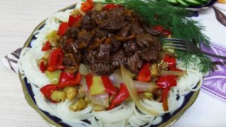 Лапша вок с говядиной и овощами