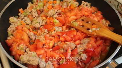 лазанья с фаршем, помидорами и сыром