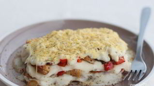 Лазанья с курицей и соусом Бешамель