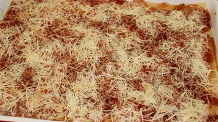 мясная лазанья с грибным соусом