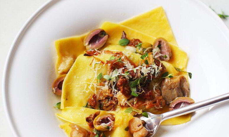 Рецепт открытой лазанья с белыми грибами и оливками